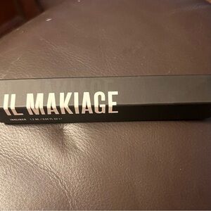 INKLINER LIQUID EYELINER
SILKY-MATTE WATERPROOF LINER
BLACK